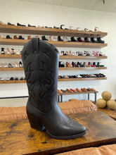 Load image into Gallery viewer, Soda Orville Western Boot
