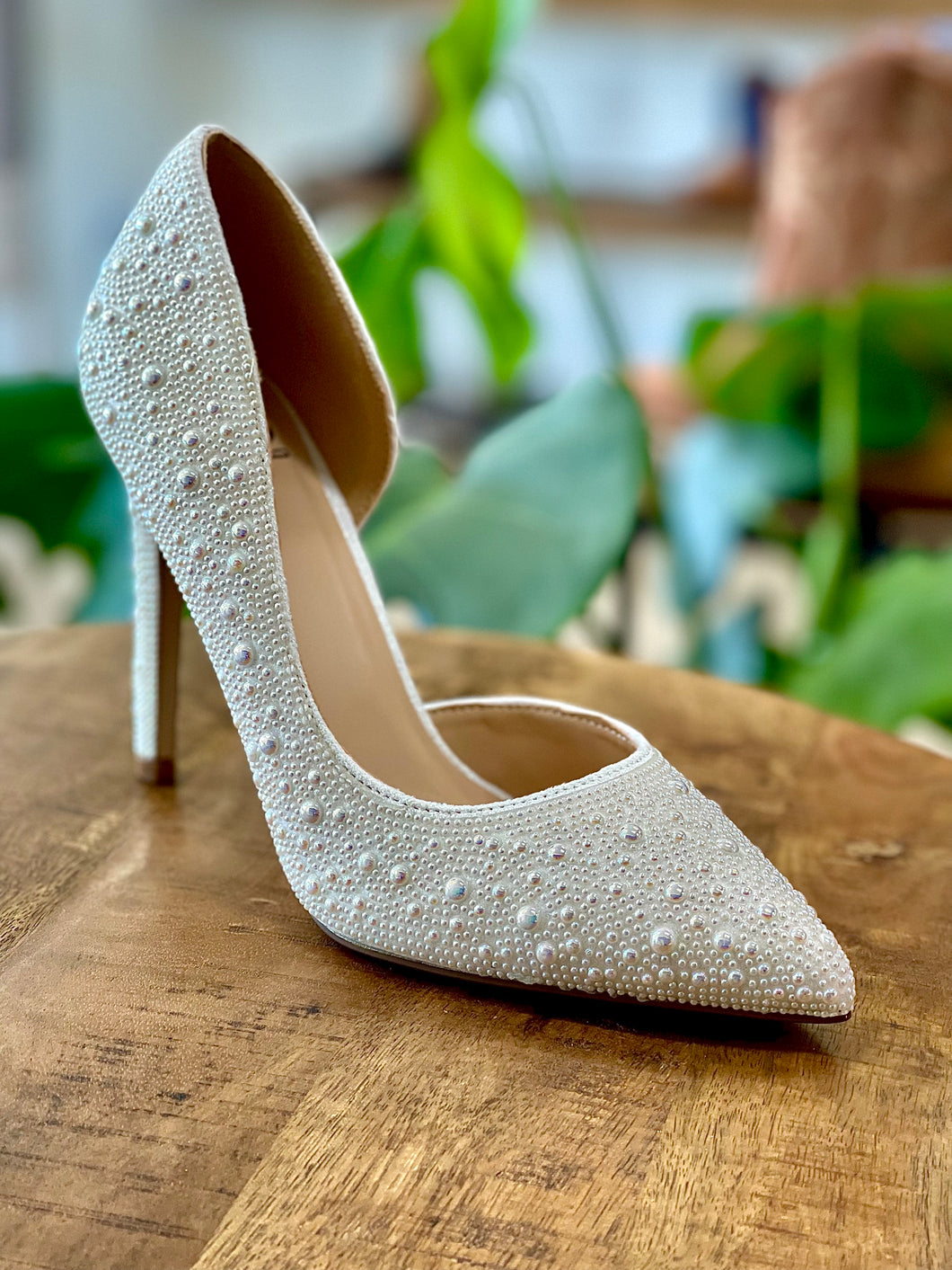 Delicious White Pearl Pointed Toe Pumps