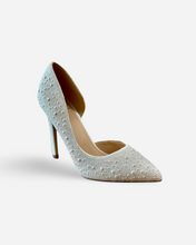 Load image into Gallery viewer, Delicious White Pearl Pointed Toe Pumps
