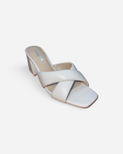 Load image into Gallery viewer, Soda Twist Sandal

