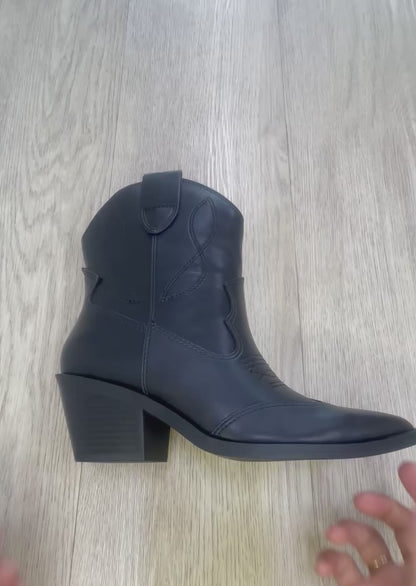 Soda Incity Ankle Cowgirl Boots