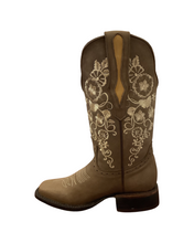Load image into Gallery viewer, Arles Brown Boots with Flowers
